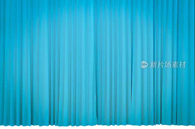 窗帘是蓝色天鹅绒窗帘