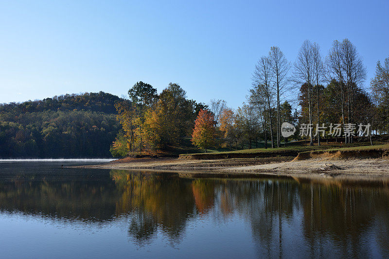 石墙杰克逊湖州立公园的秋天