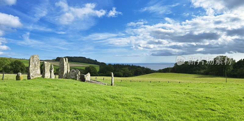 位于苏格兰偏远乡村的新石器时代古墓遗址