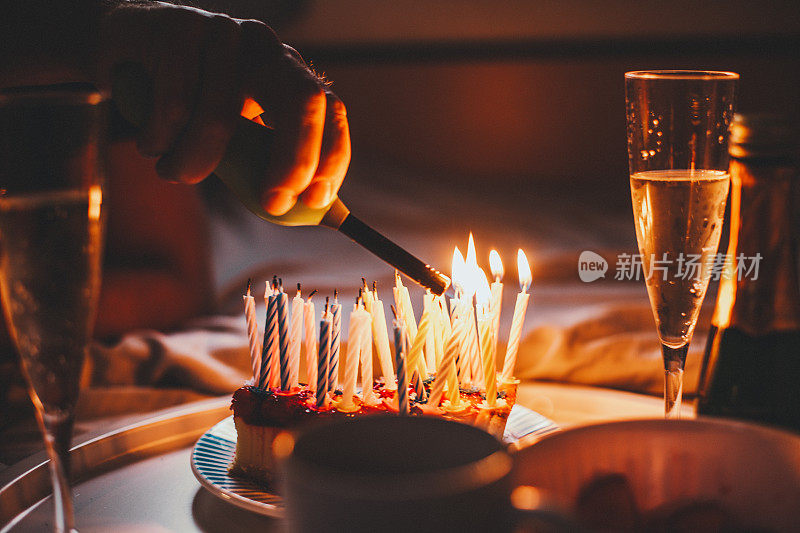生日蛋糕上的蜡烛