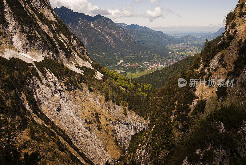 浏览H?llental峡谷在Wetterstein山脉