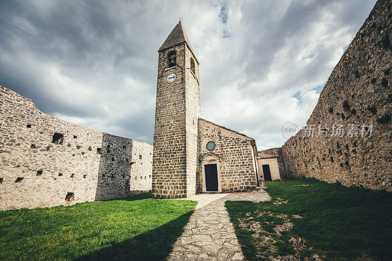 16世纪的圣三位一体堡垒教堂