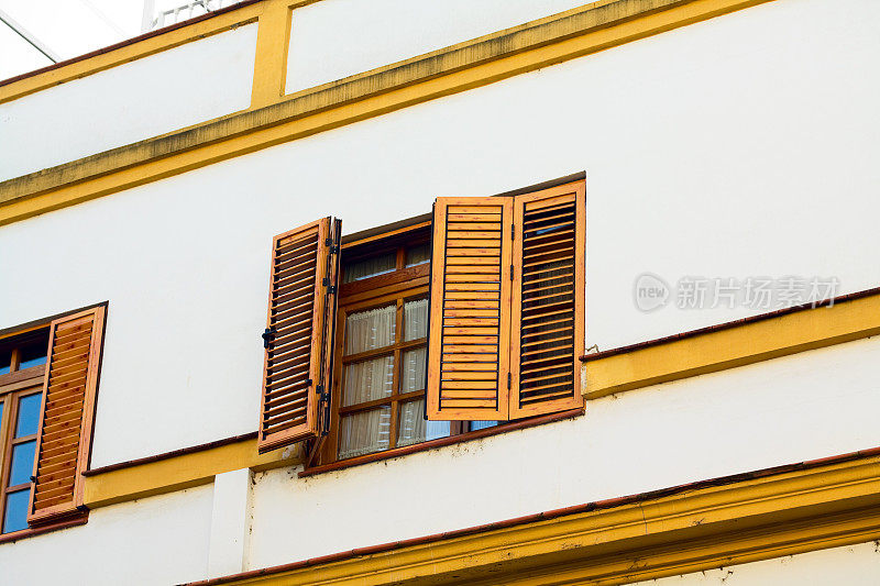 西班牙木窗和百叶窗