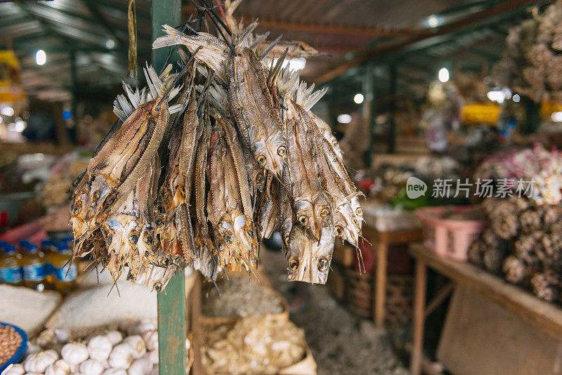 印尼传统农贸市场出售的干鱼