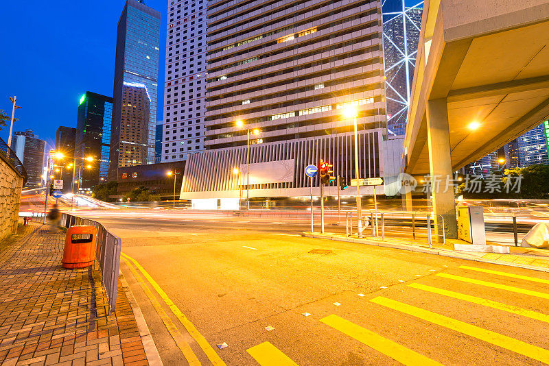 香港夜间的交通状况