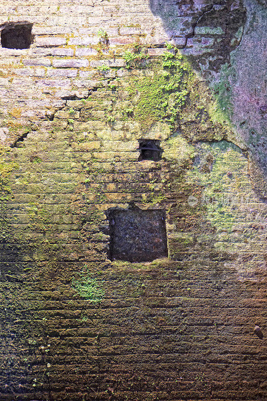 Coloseum地下墙
