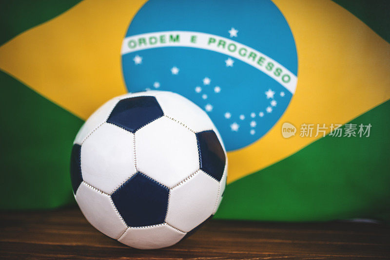 巴西国旗背景与足球