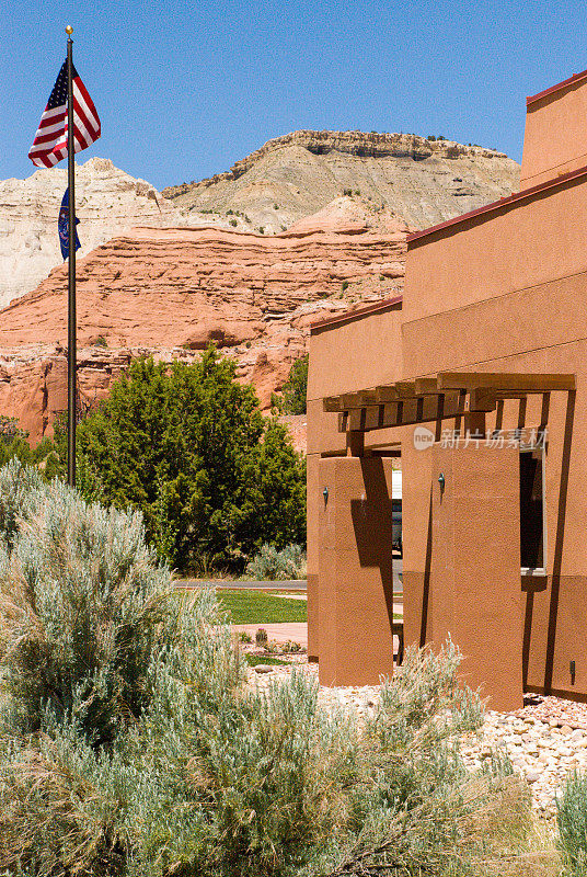 美国国旗在游客中心柯达克罗盆地州立公园犹他州