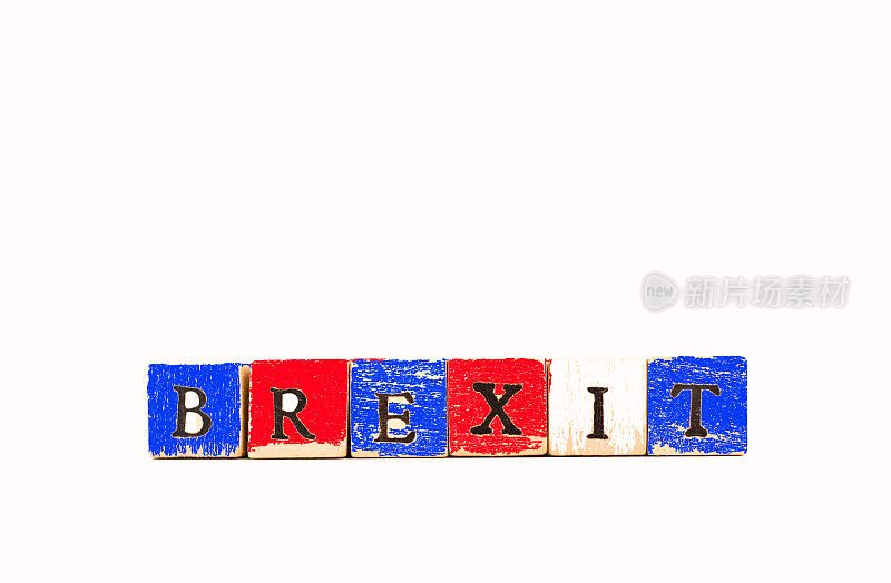 英国脱欧:用玩具积木拼出的单词，白色背景
