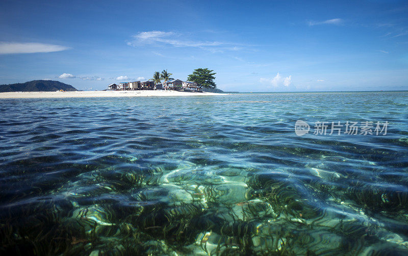 Gusungan岛位于马来西亚，有清澈的水