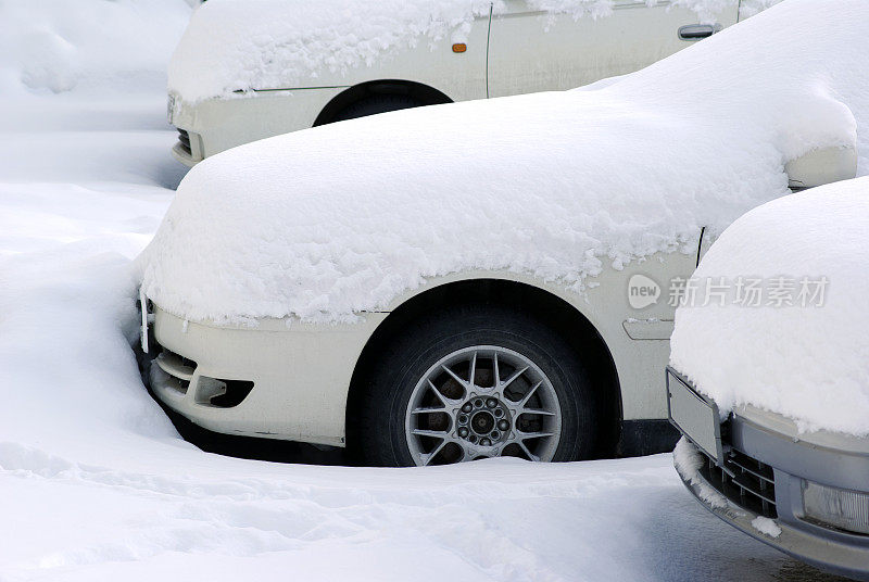 汽车雪