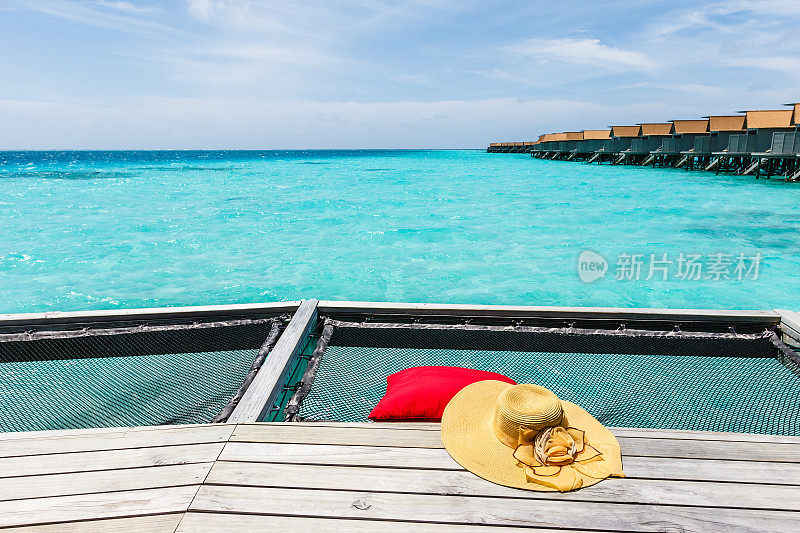马尔代夫的帽子和枕头。