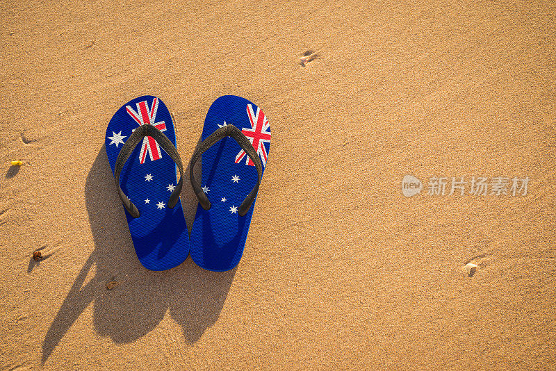 日落时分沙滩上的澳洲丁字裤
