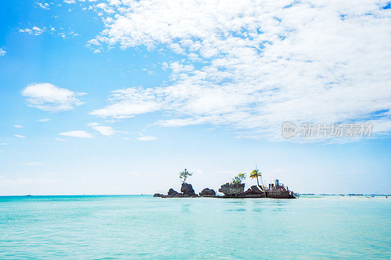 菲律宾长滩岛的热带海滩和基督教圣地