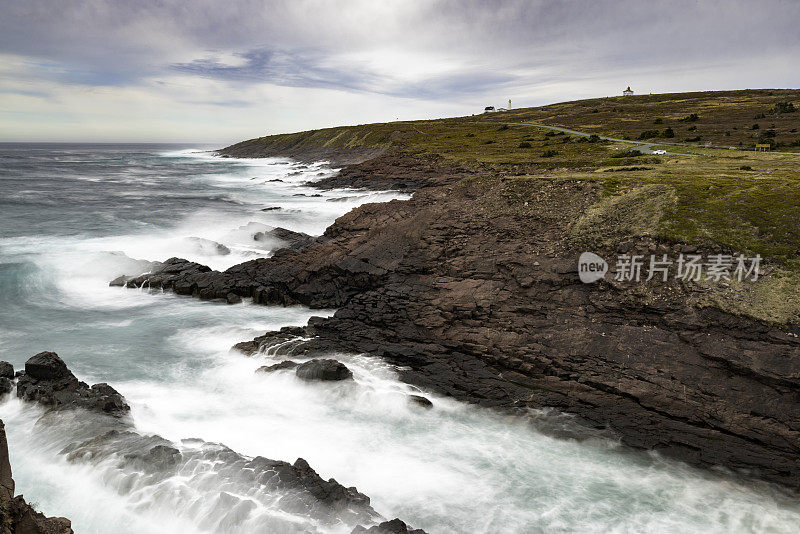 斯皮尔角的悬崖和海浪