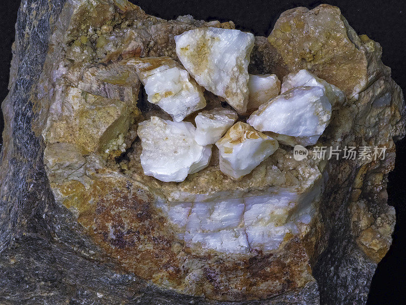 蛋白石未经加工的岩石，宝石从矿山在美国