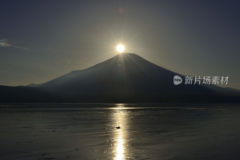 富士山钻石:日落在富士山，山中湖