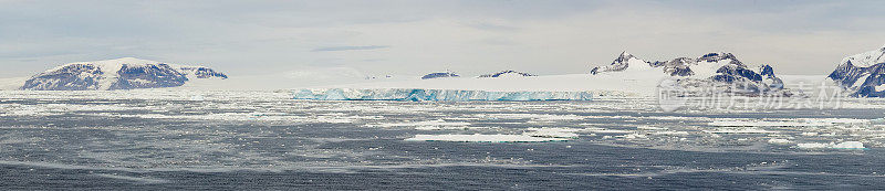 南极景观的全景与山脉