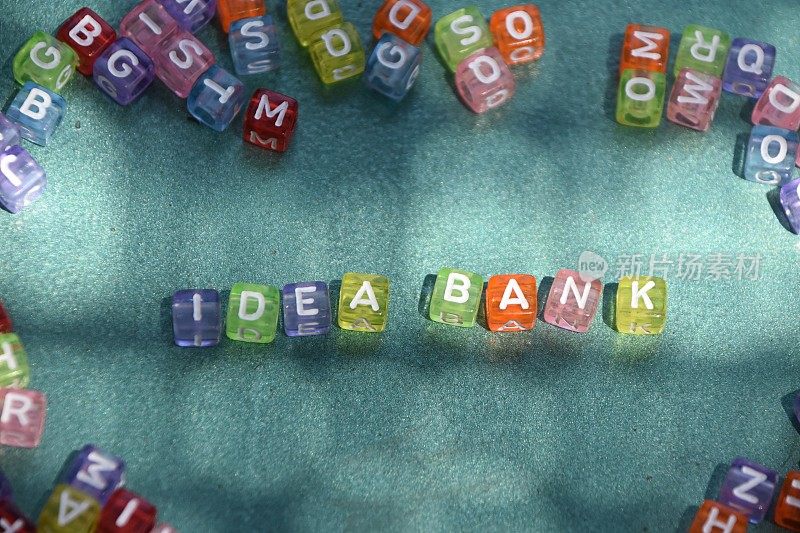 单词IDEA银行由字母立方体
