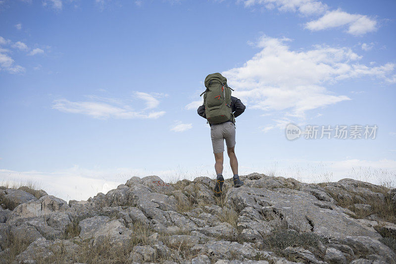 在山中旅行