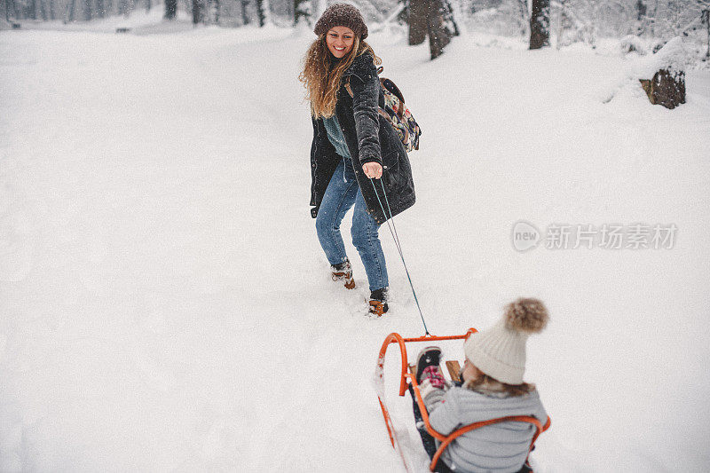 雪中的聚会时间