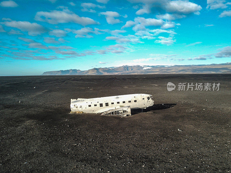 在冰岛的Solheimasandur，遗弃的DC-3飞机残骸