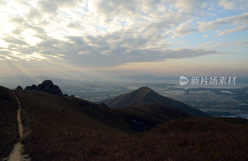 香港新界鸡公岭山的阳光