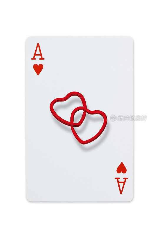 孤立的镜头的红心Ace扑克牌与两个红心形状的环在白色的背景。