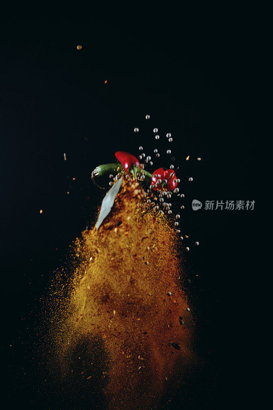 辣椒和香料混合食物爆炸