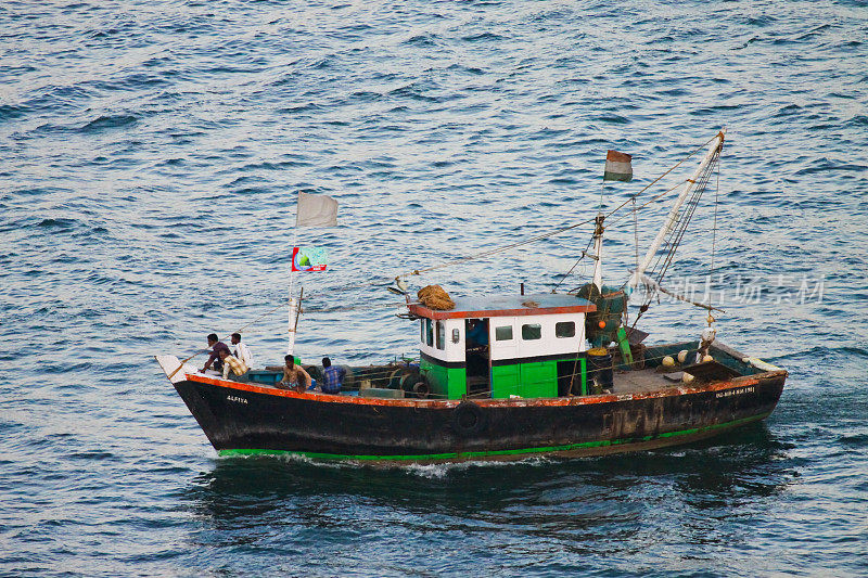 印度马哈拉施特拉邦康坎海岸的拖网渔船