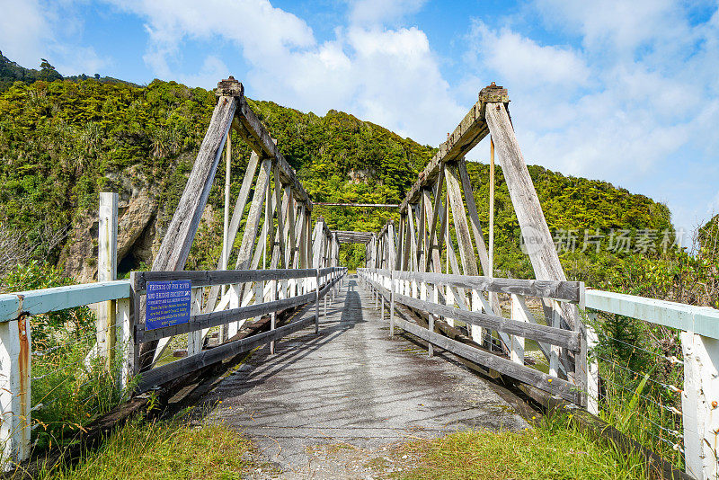 老木桥，狐狸河海滩啄木鸟湾，6号州公路，新西兰