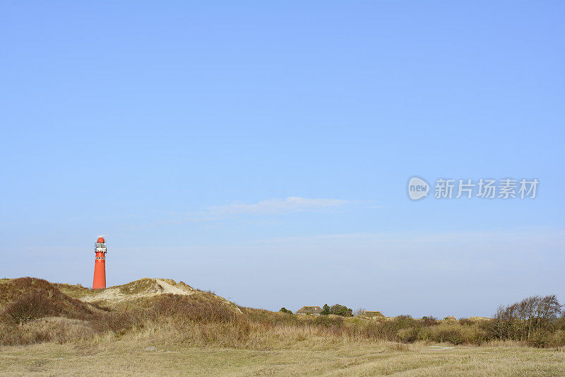 瓦登西地区Schiermonnikoog岛沙丘上的灯塔