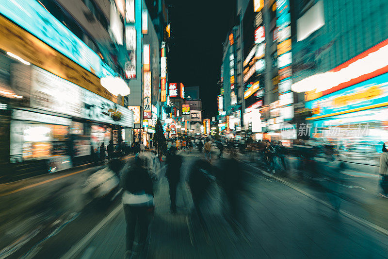 日本东京新宿歌舞伎町的夜市