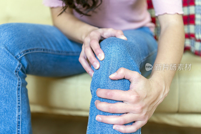 女性膝盖疼痛的医疗，损伤从运动概念