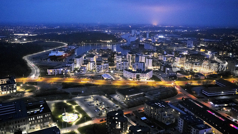 欧登塞港和住宅区