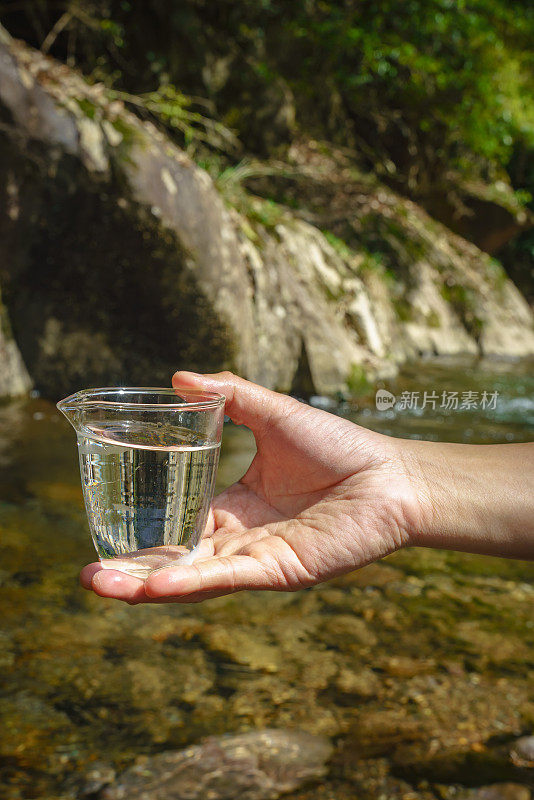 户外野餐茶，山泉水