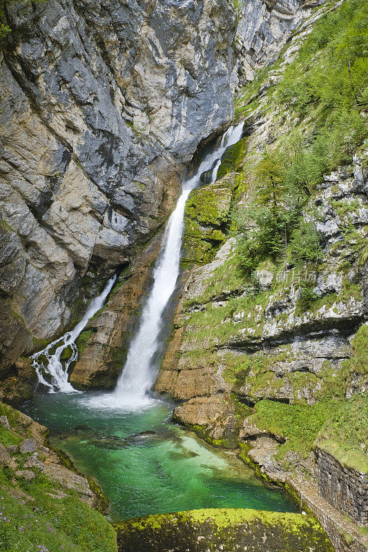 萨维卡瀑布是特里格拉夫国家公园徒步旅行的目的地。