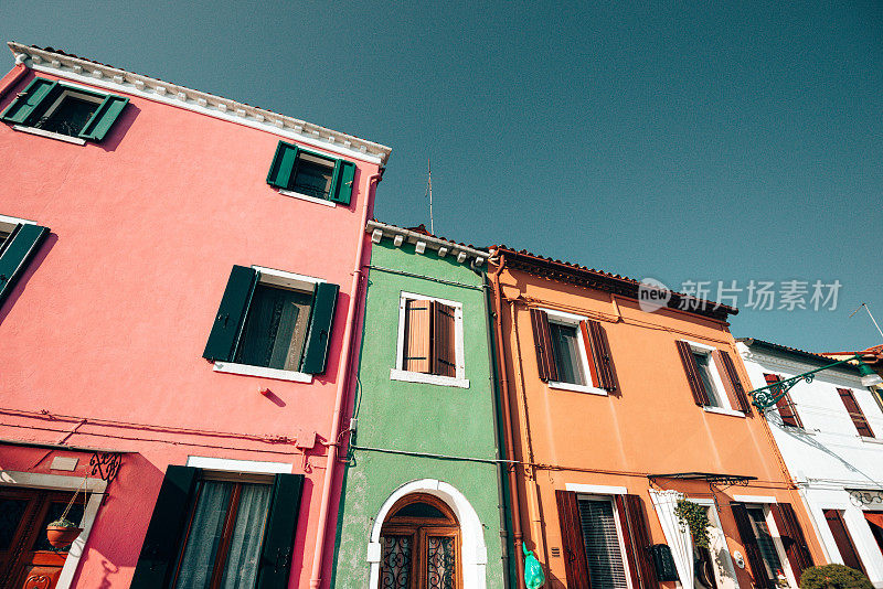 意大利布拉诺色彩缤纷的村庄