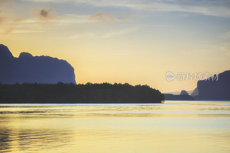 您可以在安达曼海上的攀牙湾国家公园欣赏夜景。