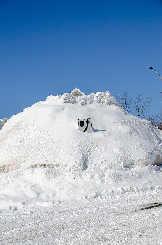 隐藏在雪堆后面的豪宅