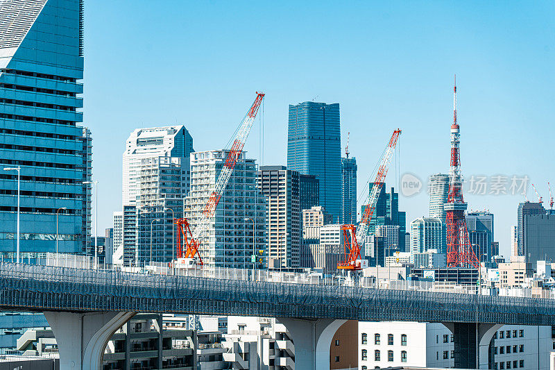 东京湾的城市天际线，东京塔在台场，日本