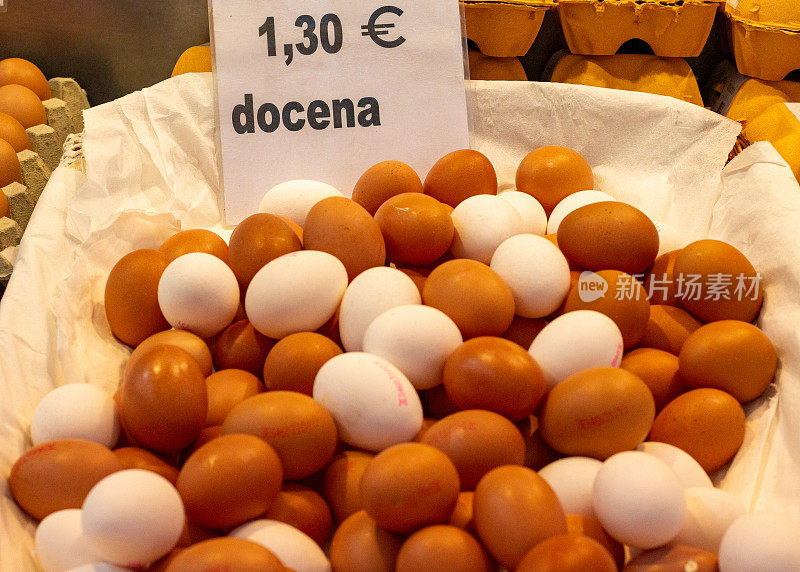西班牙瓦伦西亚中央市场的鸡蛋