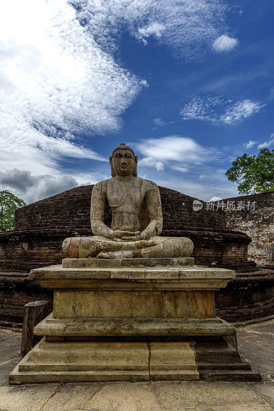 斯里兰卡波隆纳鲁瓦古城瓦塔达奇的佛像近照。