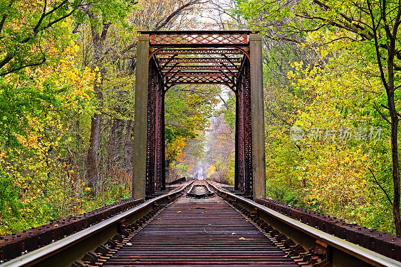 秋天的栈桥