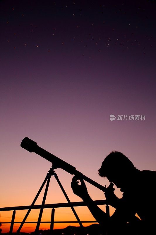 用望远镜看星星