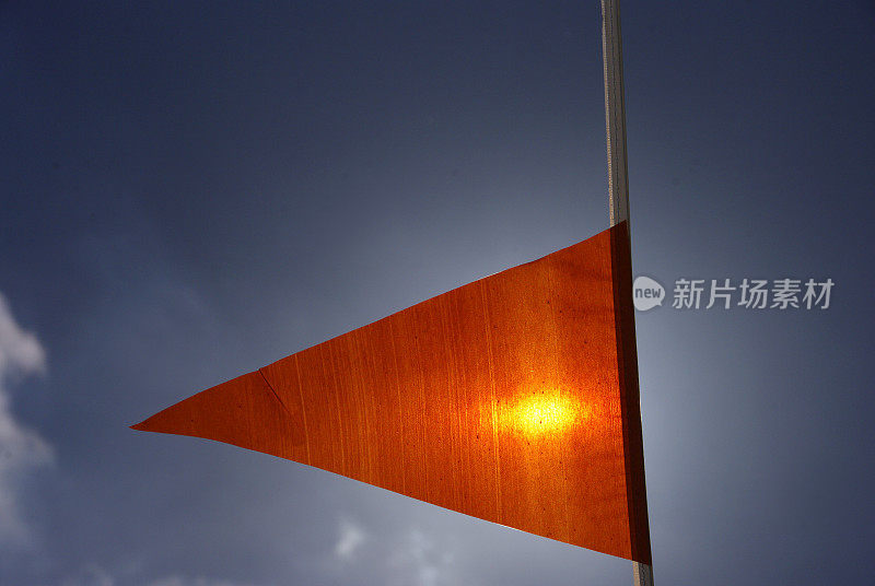 橙色足球的旗帜