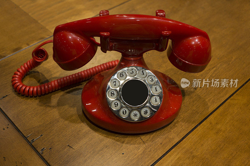 红色复古风格电话