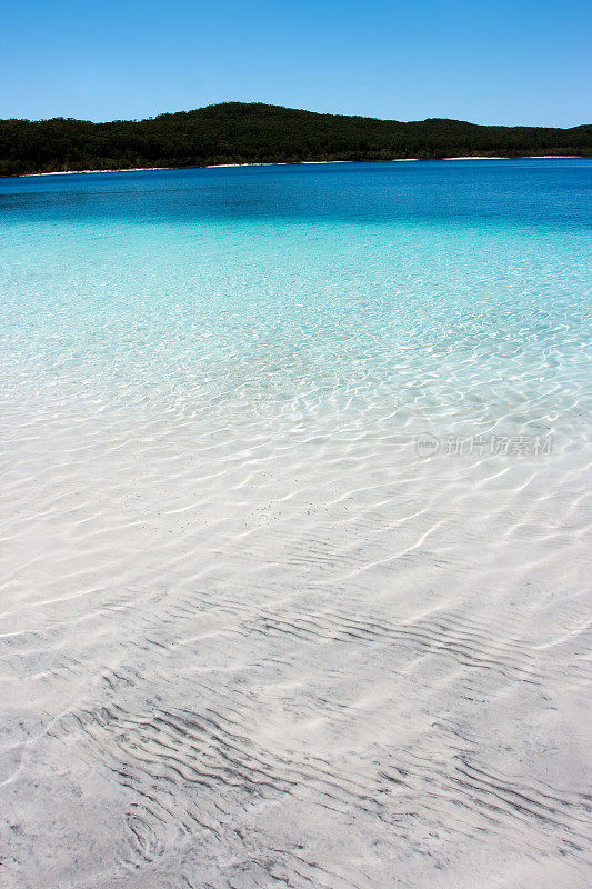 澳大利亚弗雷泽岛的麦肯齐淡水湖