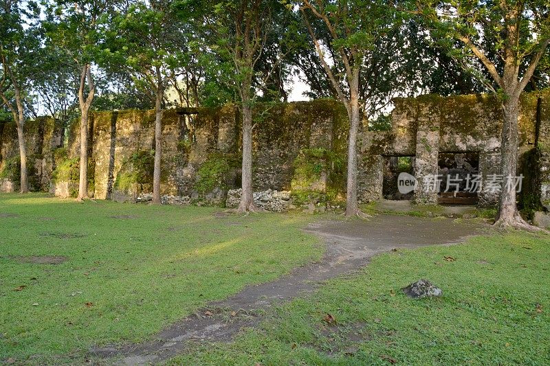 卡塔曼的旧修道院废墟，菲律宾卡敏