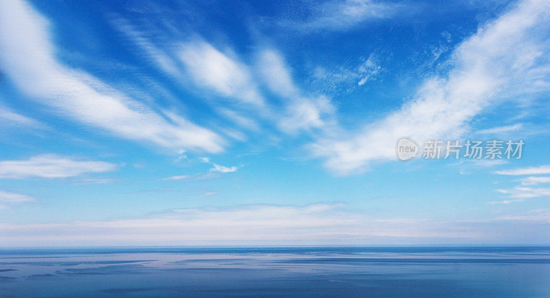 苏必利尔湖上的云景